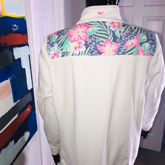Vineyard Vines Floral Shoulder Fleece - Picture 6 of 8